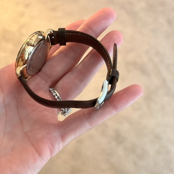 Like new women’s fossil watch leather band - Picture 2 of 3